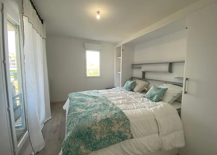 Cozy Renovated Behind Station