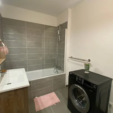 Cozy Renovated Behind Station Apartment Arcachon