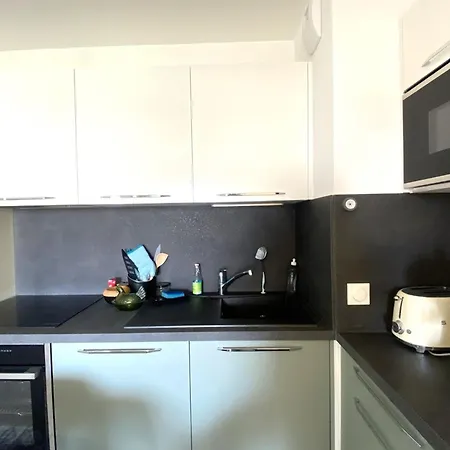 Appartement Cozy Renovated Behind Station