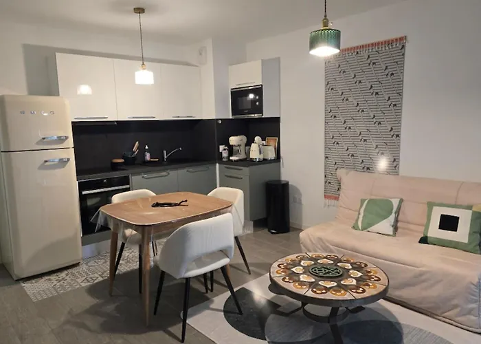 Cozy Renovated Behind Station Appartement Arcachon