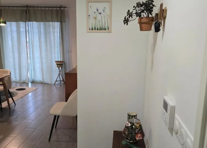 Appartement Cozy Renovated Behind Station *